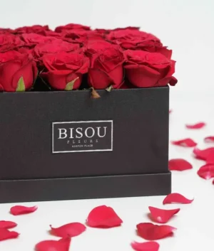 The Crimson Black Box | MEDIUM | 25 Roses