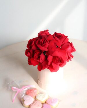 Petite Mon Amour Crimson | 10 Roses | Sugar Cookies